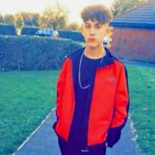 AdoptionsUk's tweet image. Please retweet , TYRESE DAWOOD aged 22 of #URMSTON #MANCHESTER #UK 

Found guilty of arranging to crop a puppies ears. 
Fined £2550, banned from keeping animals for 2 years . 

Report anyone arranging ear cropping to the RSPCA or SSPCA

DETAILS👇
mirror.co.uk/news/uk-news/c…
#dogs