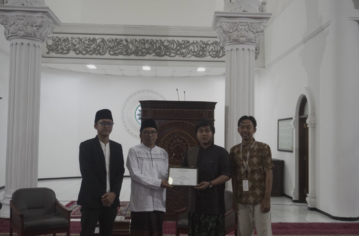 bemfeb_umm's tweet photo. [25 Maret 2023]

Student Day FEB 2023
Week 6 Recap✨

📍Masjid A.R. Fachruddin

Yukk throwback Student Day week 6🤩 
Kali ini ada kajian di masjid buat nemenin ngabuburit! Tentunya juga dapet ilmu baru dongg

@UMMcampus
 #UMMCampus #StudentDay2023 #BEMFEBUMM #AbiprayaCakrawala https://t.co/tG7SkCOZ6l
