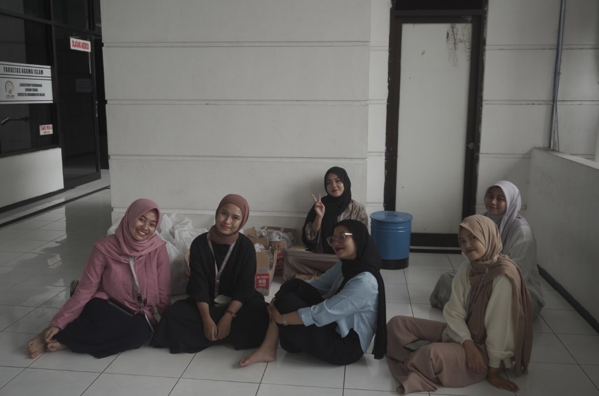 bemfeb_umm's tweet photo. Yuk intip kakak-kakak panitia yang ada di balik layar juga~ https://t.co/3Lv2dWWgXD