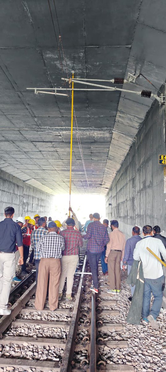 Statutory inspection of Railway Electrification works with speed trial (105 Kmph) in Kunigal- BG Nagar- Hirisave (50 RKM/57 TKM) section (part of Chikbanavar Hassan Section, RE Group-296) of SBC Divn of SWR completed successfully by Shri Jaipal Singh, PCEE SWR today on 29.07.23.