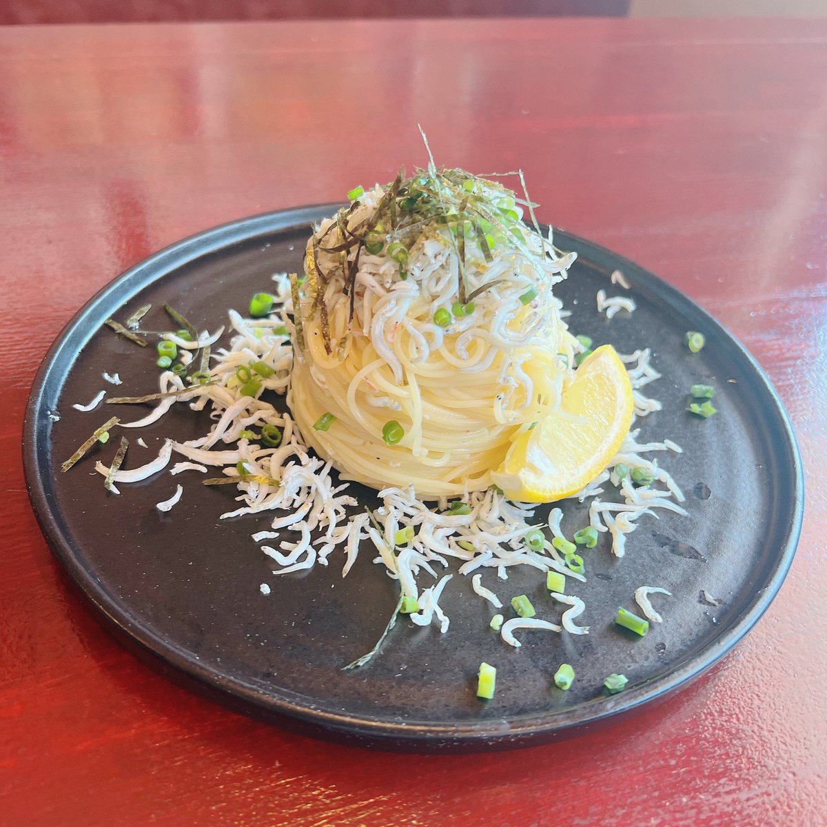pizza_joys's tweet photo. 冷製シラスとレモンの冷製パスタ🍋
暑い日にはさっぱり冷たいものがピッタリ
是非お試しください

#PIZZA
#PASTA
#木更津
#夏メニュー
#聖地巡礼
#うまいものは高カロリー
#イタリアン
#冷製パスタ
#本日のおすすめ https://t.co/YnAxQksYEr