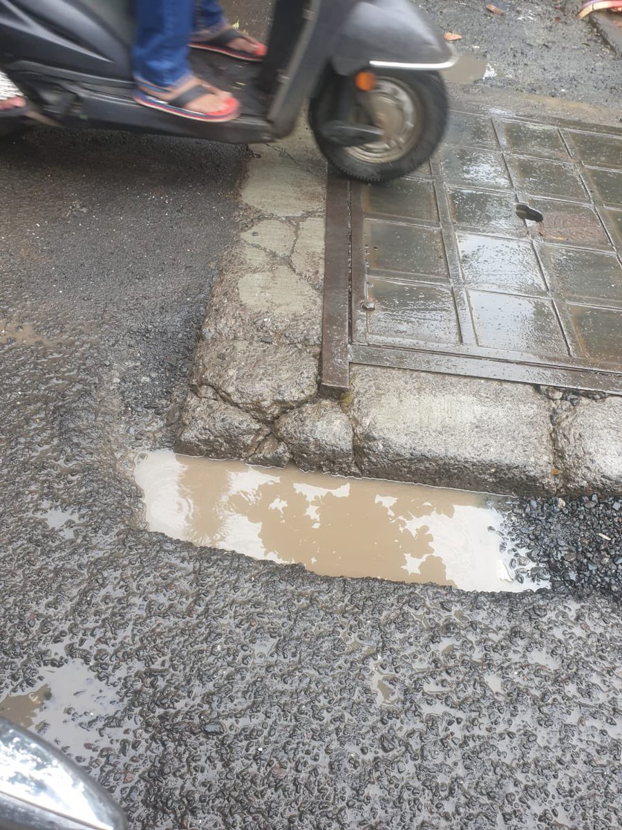 shakha_17's tweet photo. Hello,@mybmcWardRC There's A Pothole Which Is Been From Last 15 Days, From last 15 Days continuously Accident are going On ,
Add-Phoenix Hospital To Borivali Biryani centre Hotel Chikuwadi Borivali(W),Mum-92
Kindly Look Into The Matter As Soon As Possible
@mybmc https://t.co/9VtgtjvthP