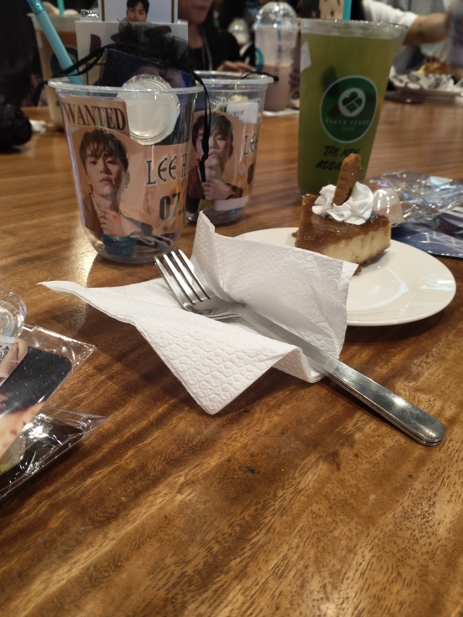 kim_gerly's tweet photo. #HajoonArrivingAt29thIsland
#HappyHajoonDay https://t.co/vMkUlquILd