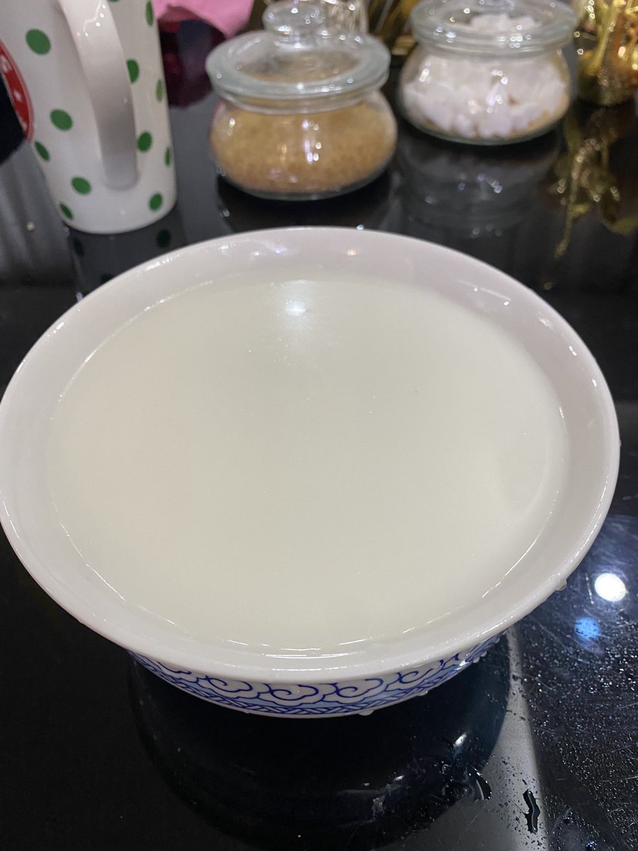 Нээрээ манай танил ах Булганы яг ориг айраг зарж байгаа юм байна. Өчигдөр хот орсон литр нь 6.000 төгрөг, авахаар бол утсаар нь яриад аваарай 99 645703. Хотод яг ориг гоё айраг дээр нь хямдхан авах тийм амар биш шүү :)