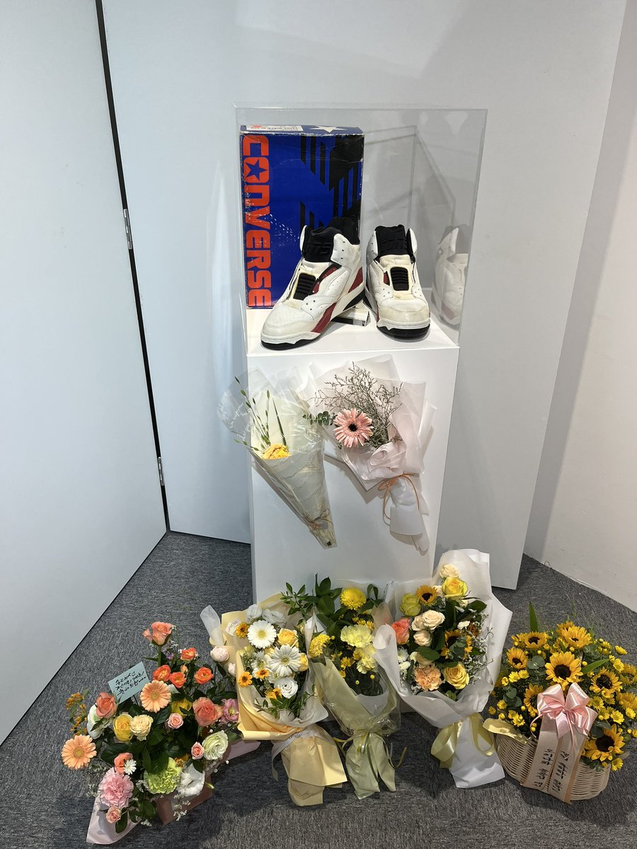 714_Haar's tweet image. 전시회 다녀왔습니다ㅠ0ㅠ 진짜 너무 좋았구요ㅠㅠ 운동화 보자마자 감동대잔치… 컨셉별로 나눠진 부분이 너무 보기 좋았고, 메거진이 진짜 이게 제 손에 있다는 게 기적같고… 열어주셔서 감사합니다ㅠㅠ 눈이 호강하고 가요!!

#송태섭생일전시회
#THE_FIRST
#더퍼스트
#여긴_태섭군의_미술관입니다