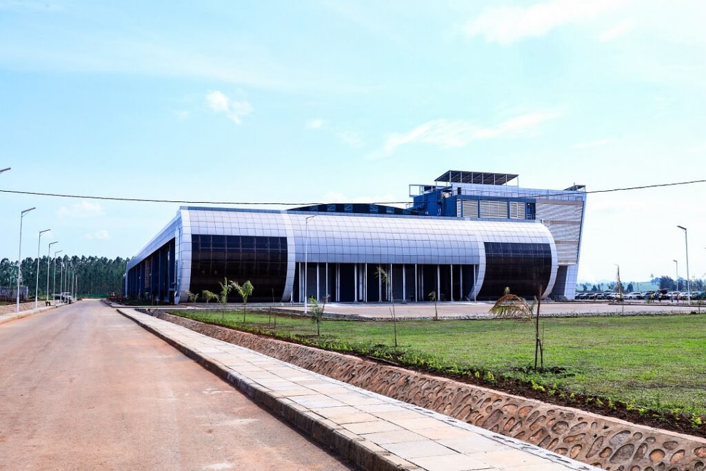 ManifestoUnit's tweet image. President Museveni will host the Biannual Private Sector CEO Forum on 2nd to 3rd August, 2023 at the @KiiraMotors Plant Facility in Jinja. The forum will run under the theme; Uganda’s Industrialization agenda: Positioning Uganda as a net source for e-mobility solutions in Africa.