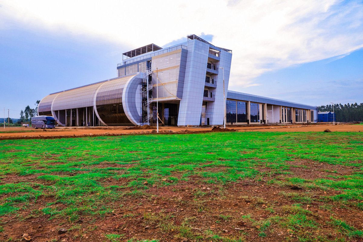 ManifestoUnit's tweet image. President Museveni will host the Biannual Private Sector CEO Forum on 2nd to 3rd August, 2023 at the @KiiraMotors Plant Facility in Jinja. The forum will run under the theme; Uganda’s Industrialization agenda: Positioning Uganda as a net source for e-mobility solutions in Africa.