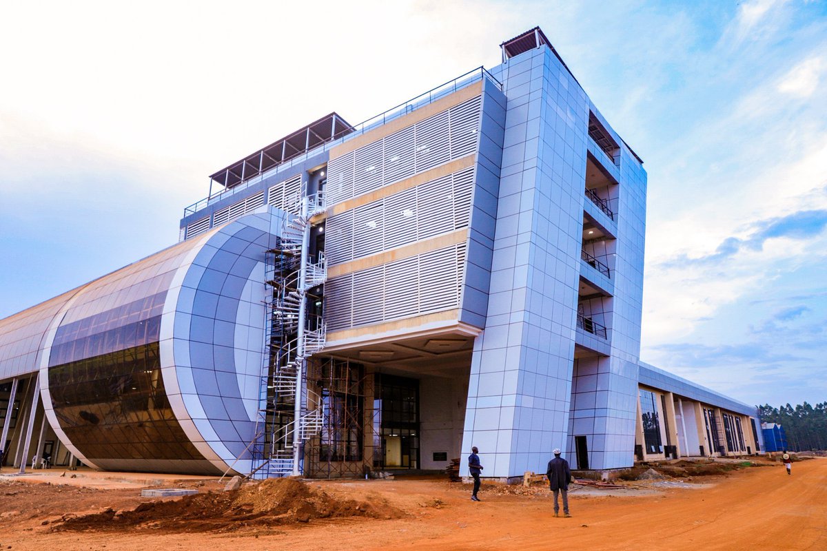 ManifestoUnit's tweet image. President Museveni will host the Biannual Private Sector CEO Forum on 2nd to 3rd August, 2023 at the @KiiraMotors Plant Facility in Jinja. The forum will run under the theme; Uganda’s Industrialization agenda: Positioning Uganda as a net source for e-mobility solutions in Africa.