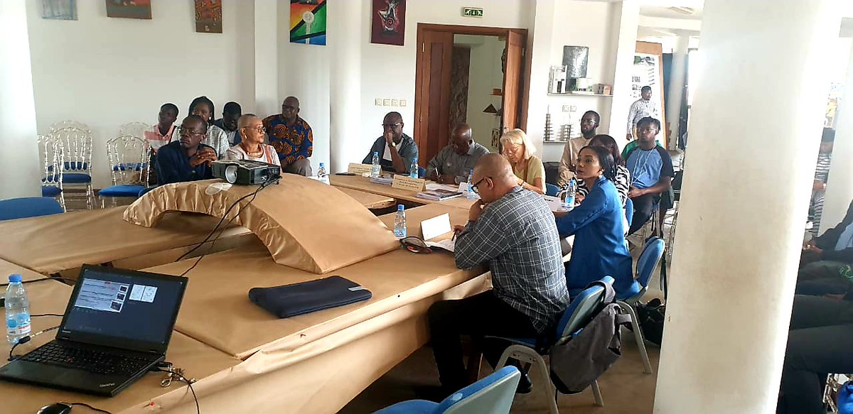 NdiayeHayatte's tweet photo. A l'invitation du Directeur Executif de l'Ecole Supérieure Spéciale d'Architecture du Cameroun ESSACA, nous avons eu l'honneur de participer à leur Jury de fin d'année, niveau Licence et Master du 19 au 20 juillet 2023 à Yaoundé.
#Essaca
#HayattArchitecture https://t.co/uEWlhPmnEx