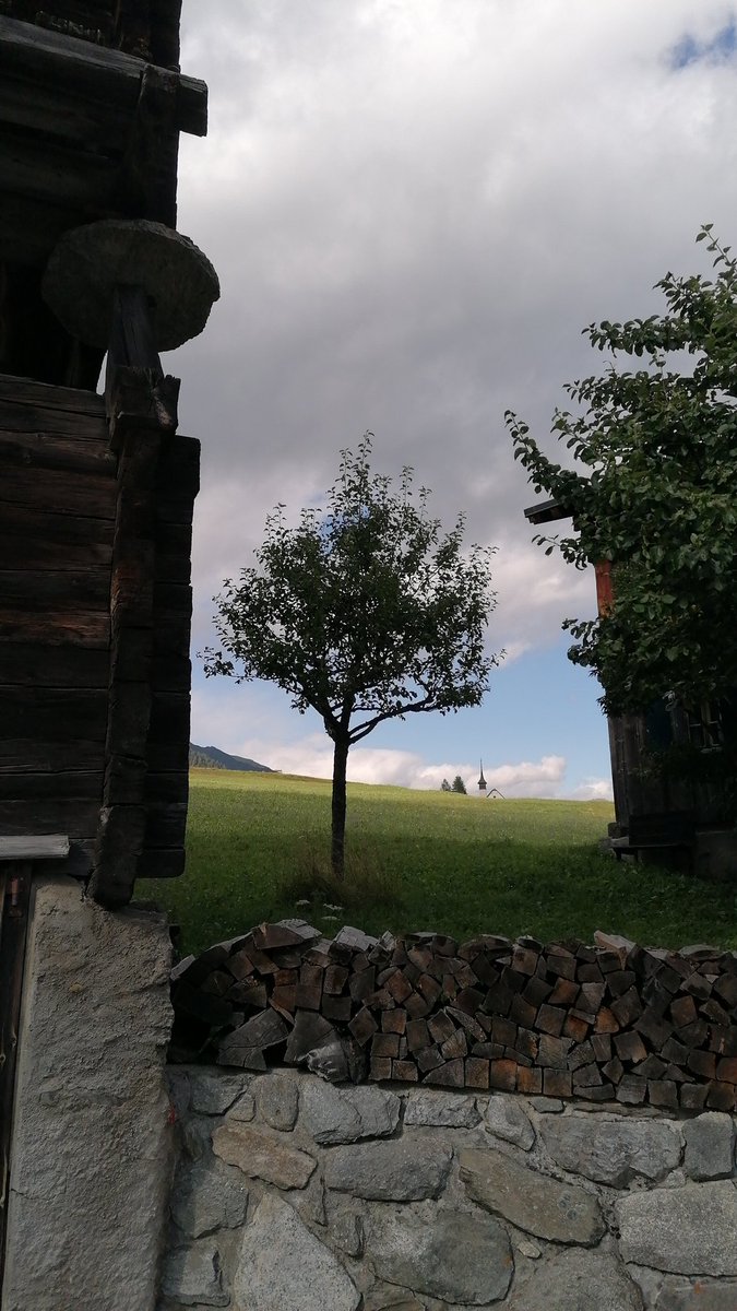 sms2sms's tweet photo. Während die Welt noch versucht, die alten Denkmuster des Komplementären Ansatzes von ((Sozialismus)Liberalismus) zu überwinden, erhebt sich am Horizont eine neue, nächste #Kulturform, die das Potential hat, das Leben wie wir es kennen, radikal zu verändern. Der #Commonismus stellt alles infrage, was wir bisher für selbstverständlich hielten: unsere Organisationen, unsere Politik, unsere Wissenschaften und unser Verständnis von Identität und Souveränität. Sind wir bereit, die Karten neu zu mischen und einen Weg zu finden, der uns über die eingetretenen Pfade des Bekannten hinausführt? Tauchen Sie ein in diese fesselnde Diskussion über die Herausforderungen und Möglichkeiten des Übergangs zu einer neuen Ära, in der Korrelation genügt und die Landkarte nicht das Land ist.”

#chatGPT4 28./29.07.2023 | https://t.co/jCCelq7VhK #morgenmeditation