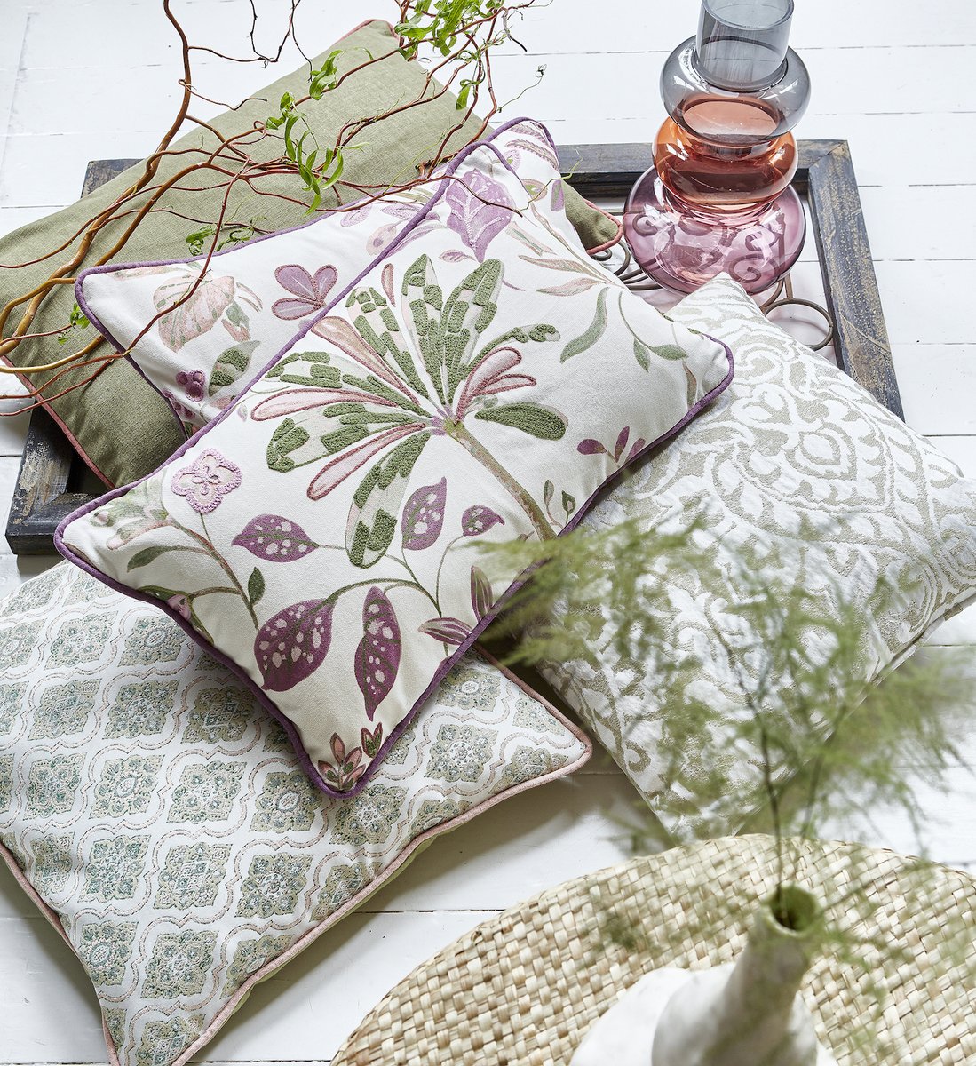 PrestigiousText's tweet photo. Bursting with rich colour, Sri Lanka's enlivening designs harness the diverse landscapes of the tropical destination, infusing pared back spaces with touches of character through decorative scatter cushions. > https://t.co/iMVDd41s5P https://t.co/Egxlxcz99A