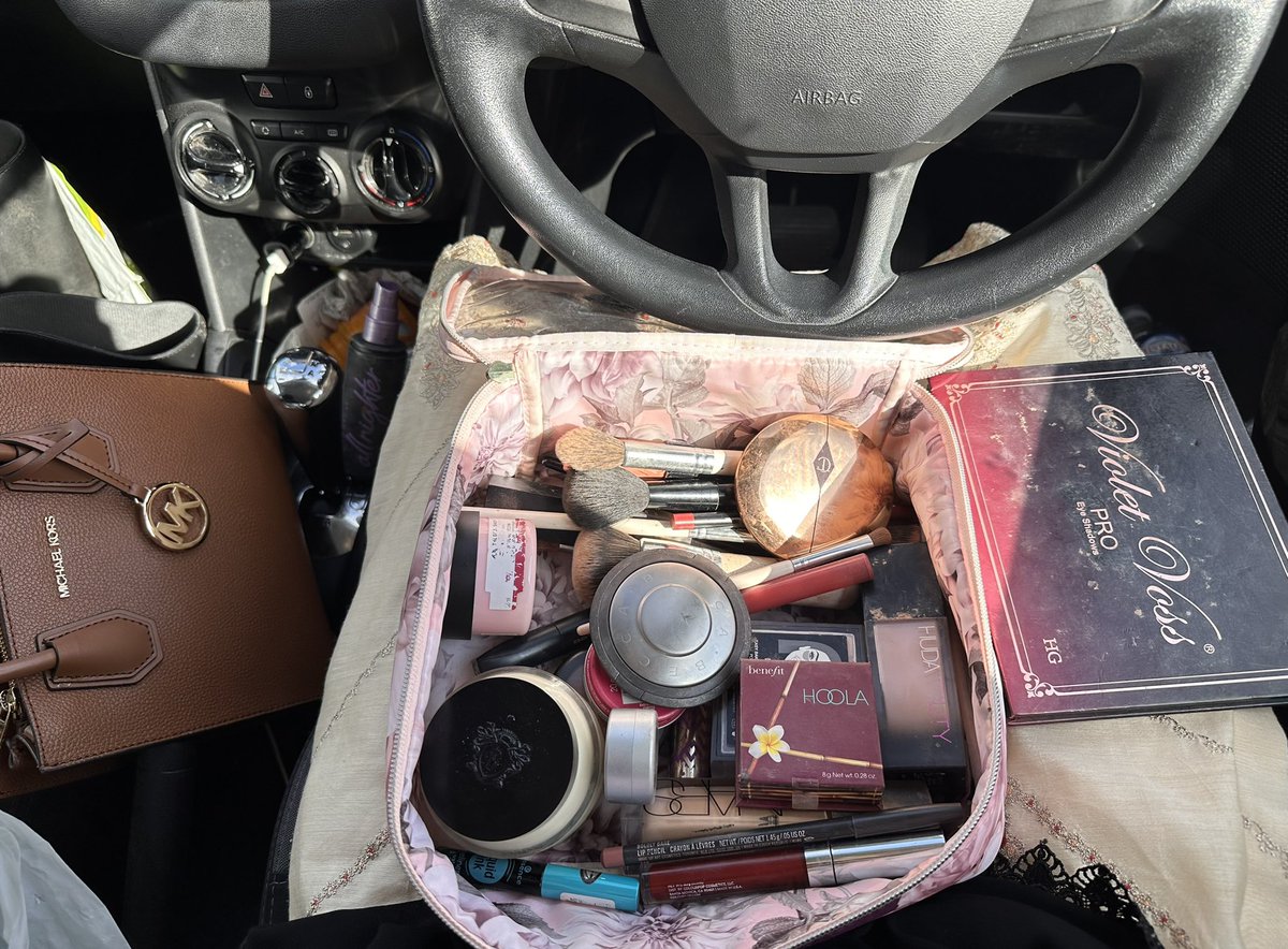 aneeladawood's tweet image. Get ready with me Jalsa edition? #earlyshift #JalsaUK