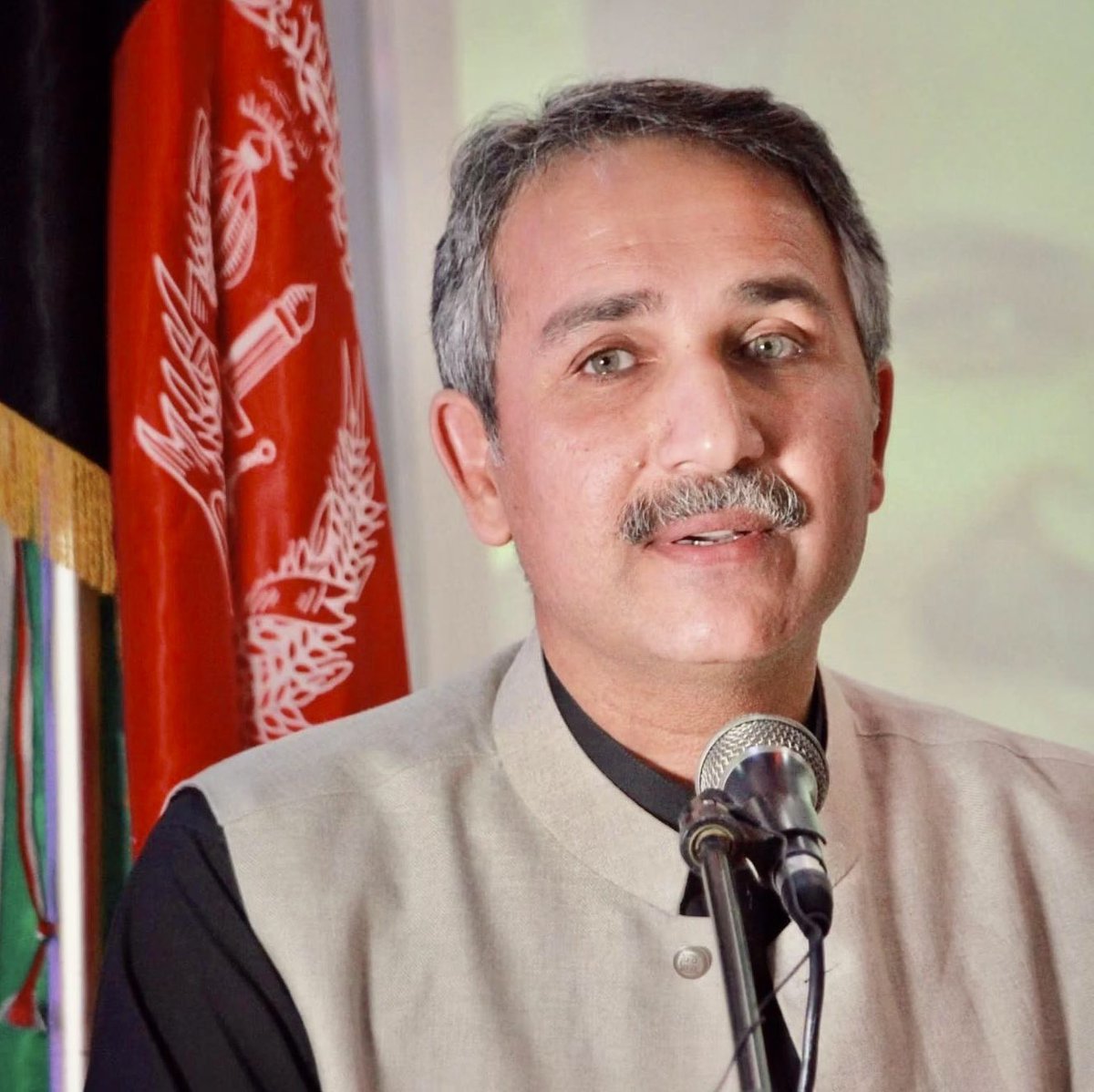 haroonbacha27's tweet photo. بس خو که ځانته دې افغان وويل، افغان به شې 😍 https://t.co/Yr5BZAb6MS
