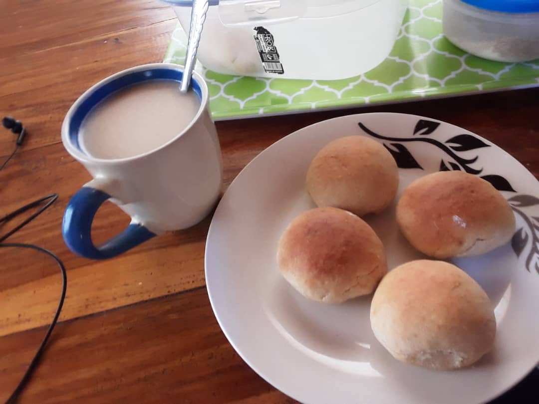 SonGifed's tweet photo. Good morning start with a cap of hot milk and som home made scones https://t.co/7SWvmSaLes