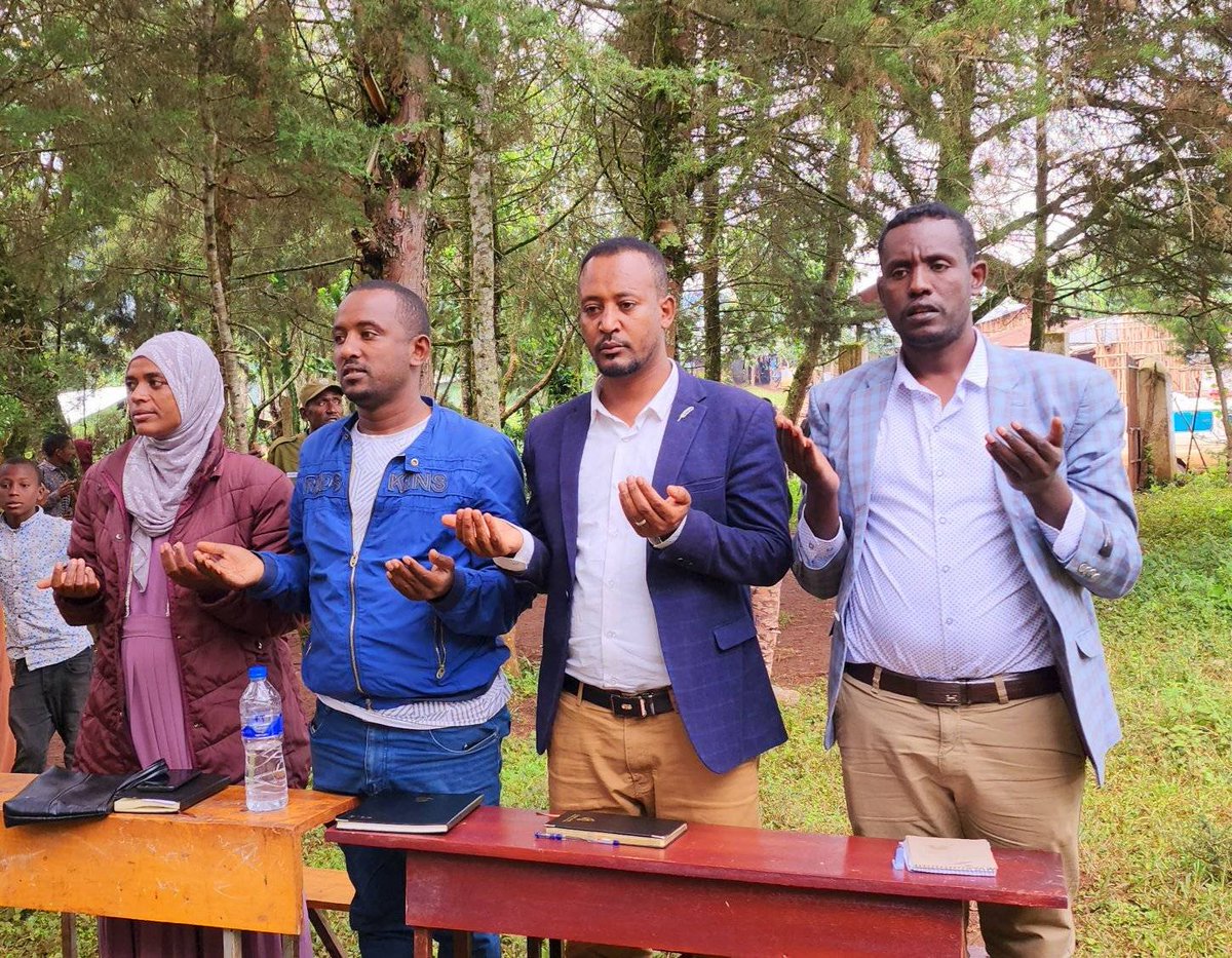 addisstandard's tweet photo. The top leadership of Gera district in Jimma zone, Oromia region has officially apologized to the local people over the widely condemned verbal and physical abuse perpetrated by local officials against four peasants.

A disturbing footage showing the peasants being abused including being ordered to undress, kneel and beaten in front of a crowd by the district’s chief of security and head of the ruling Prosperity Party has caused distress and uproar on social media.

On Friday, administrator of the Gera district, Hawi Seid, led the district’s top leadership to Borcho Deka, a village where the incident took place and sought apology from local people while condemning the act and reiterating that the perpetrators will face legal consequences.

Read Addis Standard's coverage surrounding the incident: https://t.co/ixFzDlzgnO

Photo Credit: Gera District Communication Office