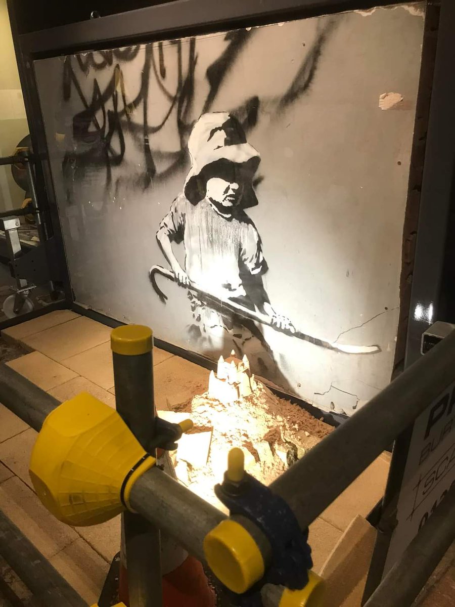 JenniKeer's tweet photo. What a day!
#Banksy #art @Moyseshall #tastingmenu #foragekitchen #sunflowers #roughamestate #BuryStEdmunds #hottub @bewellbarn #Suffolk 
#FridayFeeling #goodfriends
Happy birthday @marcusartistry1! https://t.co/ewWKmDt47G