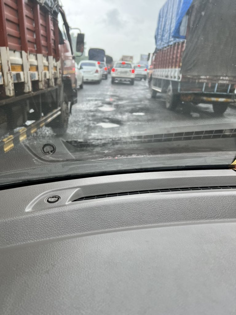 shalmalideshka1's tweet photo. Very disappointed with no progress on Mumbai Nashik highway in past 2 years road condition is worst Nashik Mumbai took more than 6 hours with 2.5 hrs delay. @nitin_gadkari https://t.co/eqstbbNjOm