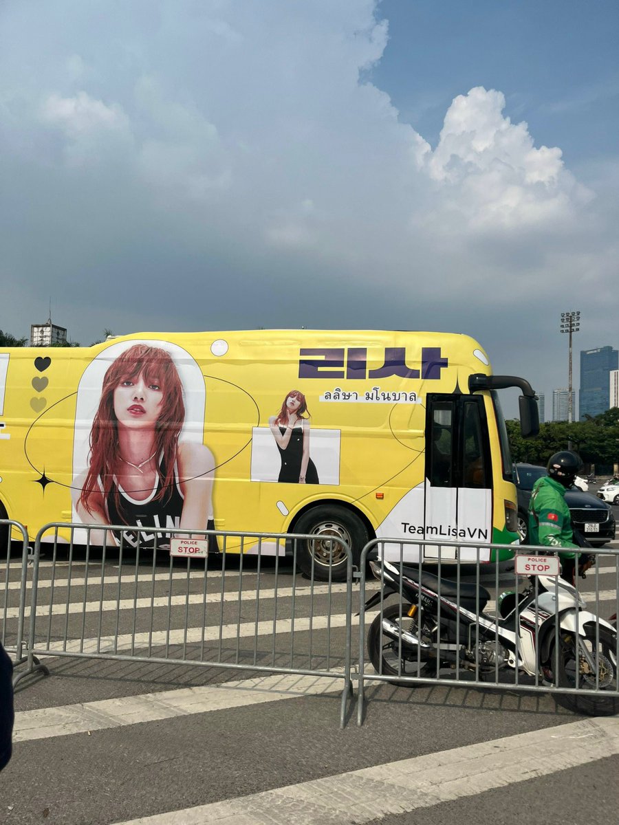 LisaVietnam's tweet photo. LISA BUS IS HERE 💛💛💛 https://t.co/3YLfNVWPxg