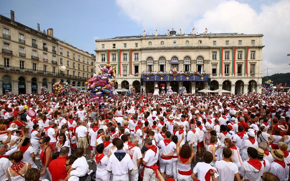 F_Desouche's tweet photo. Fêtes de Bayonne 2023 : un homme dans le coma après une violente agression gratuite par « trois individus de type méditerranéen » ; un appel à témoins lancé
https://t.co/ks9JlIrV4p https://t.co/J6iciJX3DV