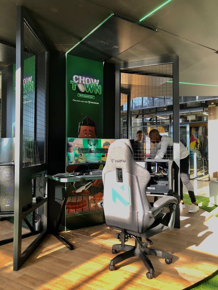 Carolinerathabe's tweet image. Parents we attending day one mall activation with our kids today at Fourways Mall. Play Chow Town game now on bit.ly/477pIt5. Remember there’s a 40 000 Robux voucher to be won when you open Nedbank4Me children account. Let’s take our kids to Fourways mall to have fun and