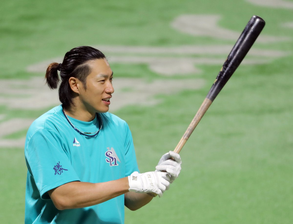 試合前練習】 ちょんまげ姿の #柳田悠岐 選手 ほどけば、長髪がなびき