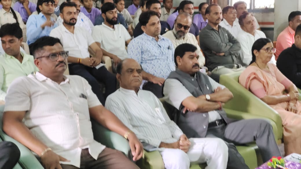 kuberdindor's tweet image. આજરોજ મહીસાગર જિલ્લાના લુણાવાડાની કિસાન માધ્યમિક વિદ્યાલય ખાતે &quot;અખિલ ભારતીય શિક્ષા સમાગમ કાર્યક્રમ&quot; નું આયોજન કરવામાં આવ્યું હતું તેમાં સહભાગી થઈ કાર્યક્રમનું જીવંત પ્રસારણ શાળાના વિદ્યાર્થીઓ સાથે નિહાળ્યું.(1/3)