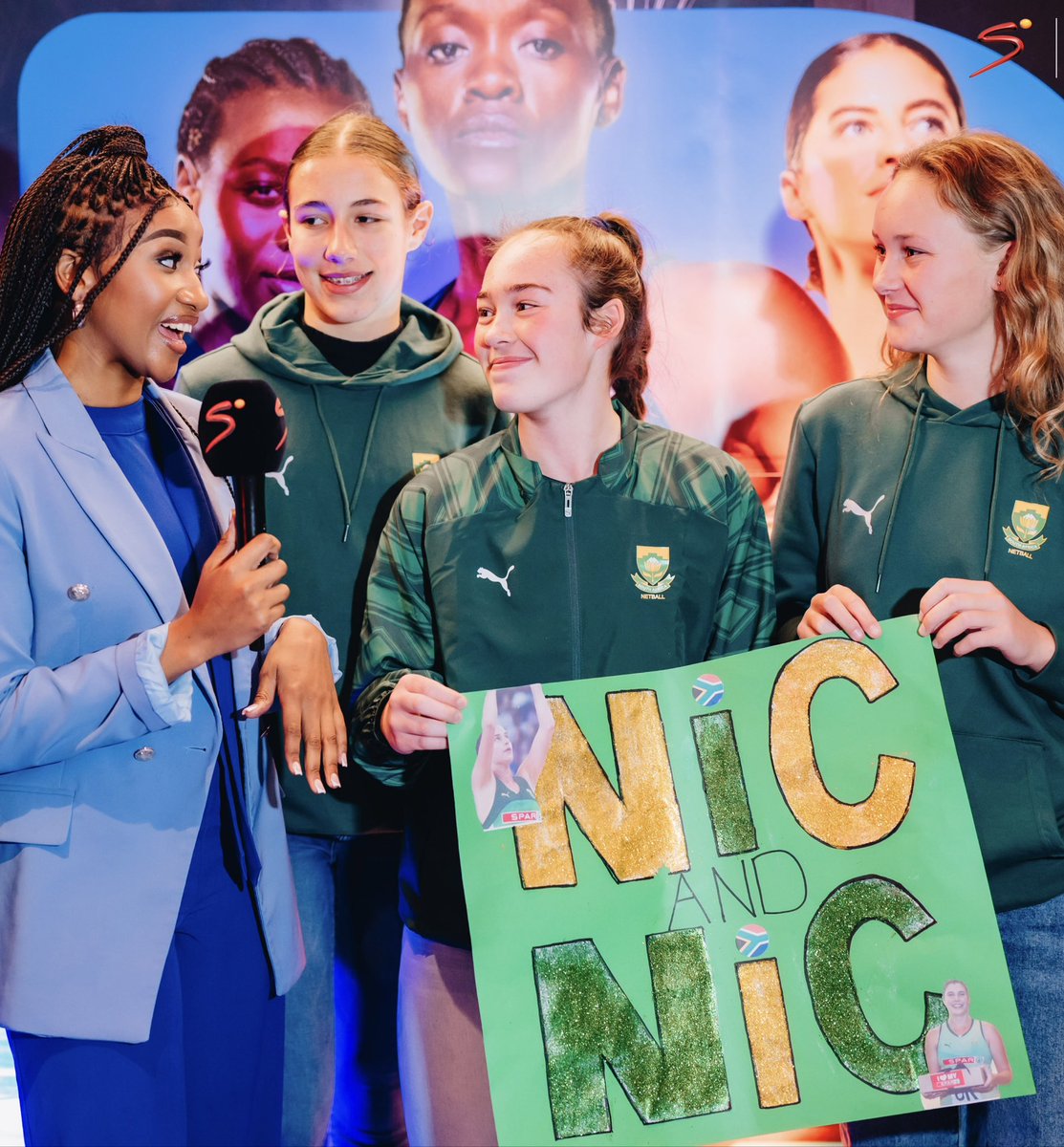 NandeFunani's tweet photo. Somebody pinch me NOW! 18 year old,netball crazy me, would be so impressed right now.🥹 ||Incredibly grateful to be part of the #allfemalecrew #allaccesscrew at the first Netball World Cup in Africa!! It feels amazing to be part of the making of history. 🖤🇿🇦
#nwc2023 #hereforher https://t.co/zOs7OXbRIz