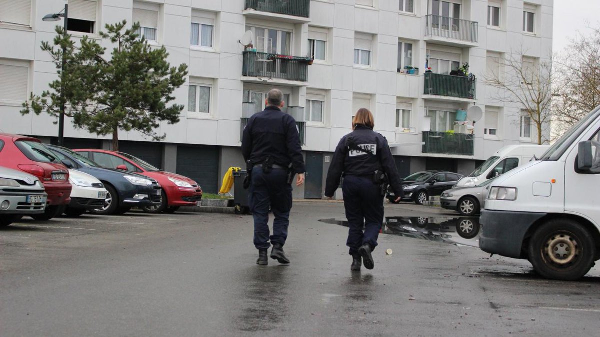 CourrierPicard's tweet photo. #Oise: après les renforts envoyés par Gérald Darmanin, les policiers se déclarent en #code562 https://t.co/GozjVKsITs https://t.co/y0ZHlpVECr