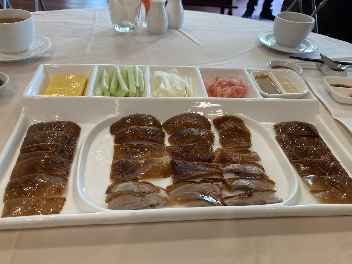 RGKAme's tweet image. 久しぶりに食べたよ🫶
アクセサリーにはマンゴー 、きゅうり、ネギ、生姜、胡麻だれ、ガーリックよー👏
北京ダックだけど脂っこくなく、最&amp;amp;高。
#chefman#北京ダック