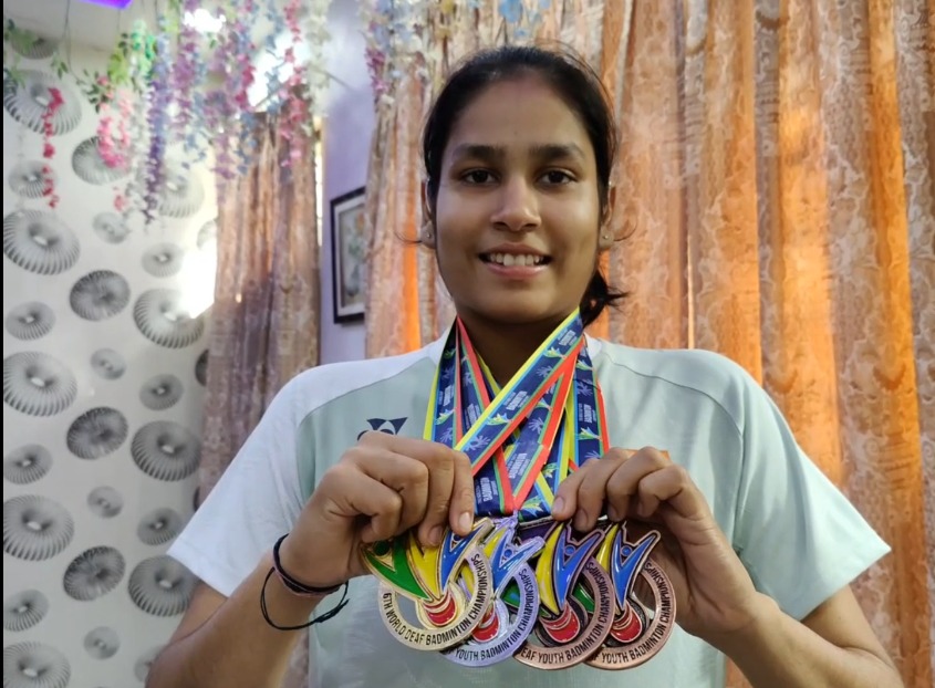 thind_akashdeep's tweet photo. Bathinda Girl Shreya Singla won Gold in the World Deaf Badminton Championship in Brazil. Many Congratulations to her . However, sadly no politician of #Punjab appreciated her. 
@meet_hayer https://t.co/pNa40tkaRi