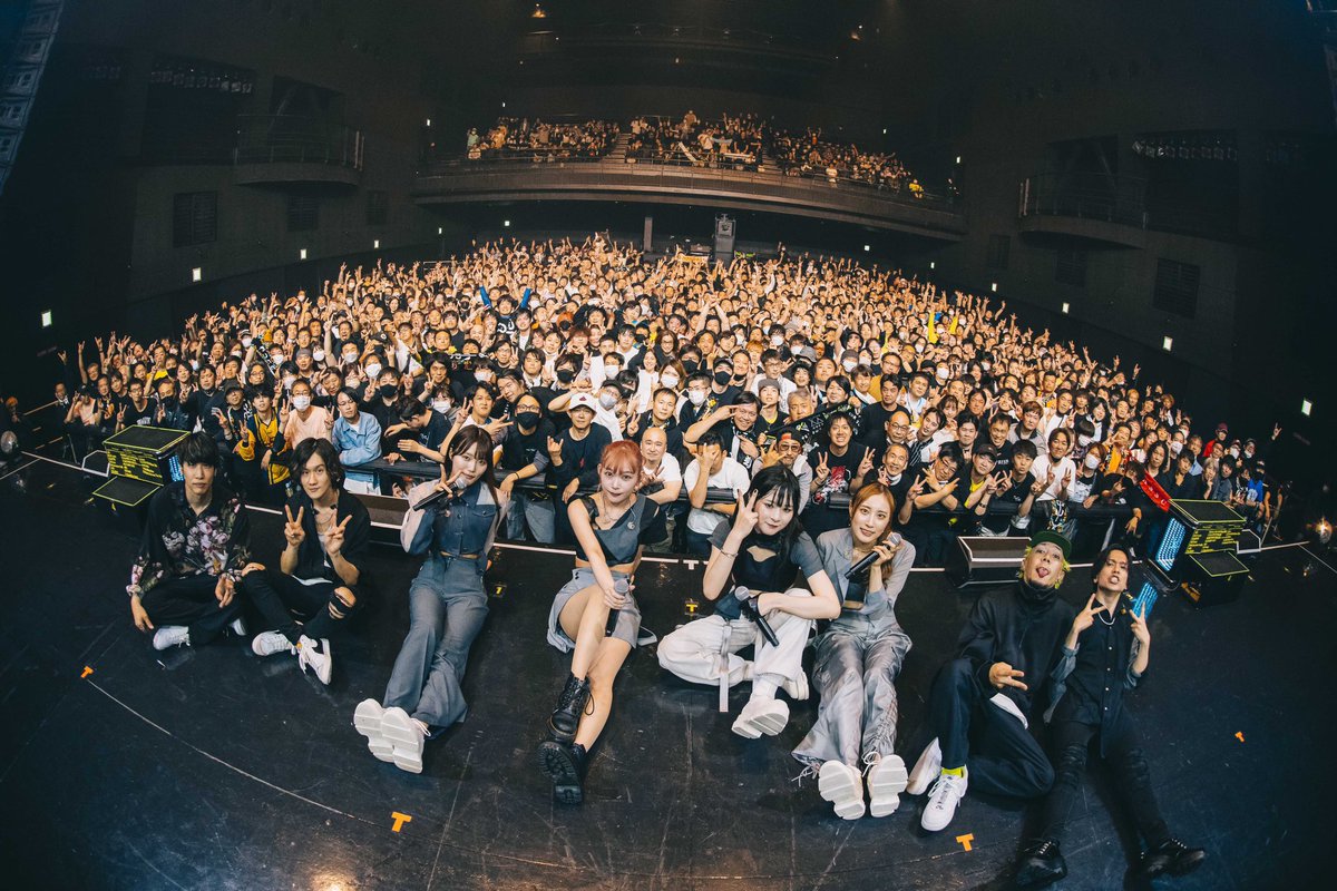 fO0XSREWm2cF61s's tweet photo. 本日、誕生日なのです🎂
45歳にもなってアイドルのライブに行って、ほんと人生楽しませていただき、ありがとうございます😊
こんな私めを、これからもよろしくお願いします🙇♀️
#PassCode
#PassCode_nao
#我儘ラキア
#rakia_miri_rbs https://t.co/xfZMcgDs42