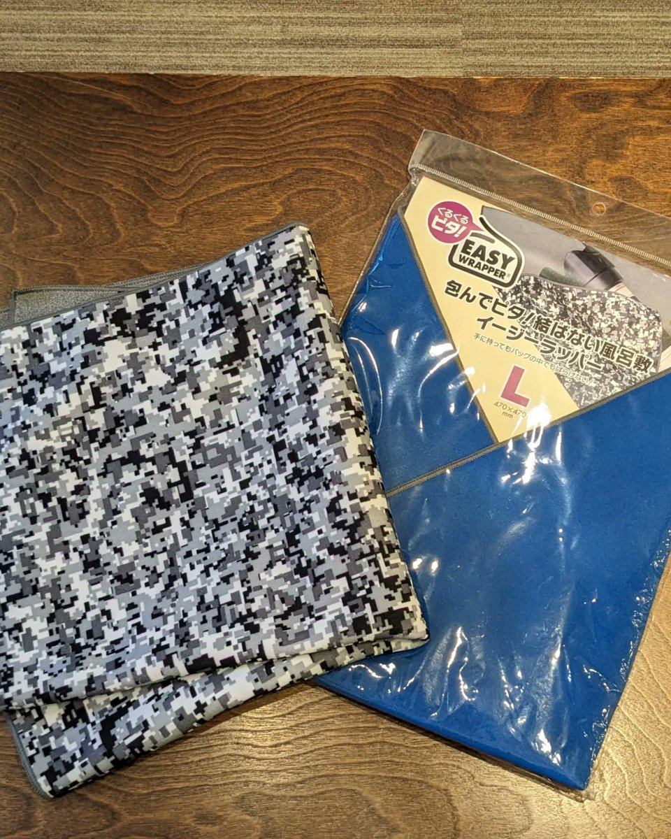 tonicgakki's tweet photo. これ知ってますか？
#EasyWrapper

特徴は表と裏の布がくっつくこと！
最後の動画のようにピッタリくっつきます😳

写真のようにクラリネットのカバーとして利用可能.｡⁠*⁠♡

振っても剥がれないのに、手では簡単に剥れる優れもの✨
簡単に形を変えられるので、いろんな場面で活躍出来そう👍 https://t.co/g3i6CfC2bB
