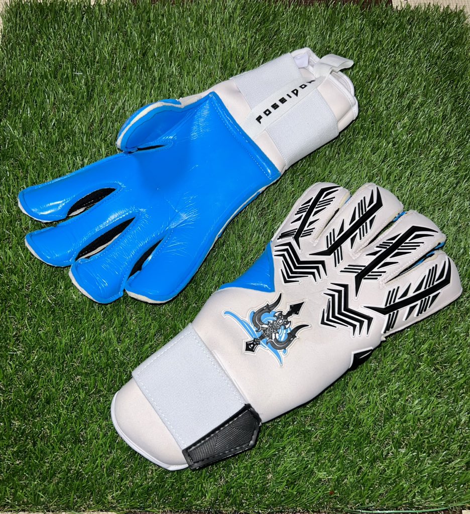 POSEIDON_GKG_'s tweet photo. 濵田選手！

今日はウェルテクスエリートアクア！🧤

試合も同じかな〜？😁 https://t.co/CvgdijR3e9