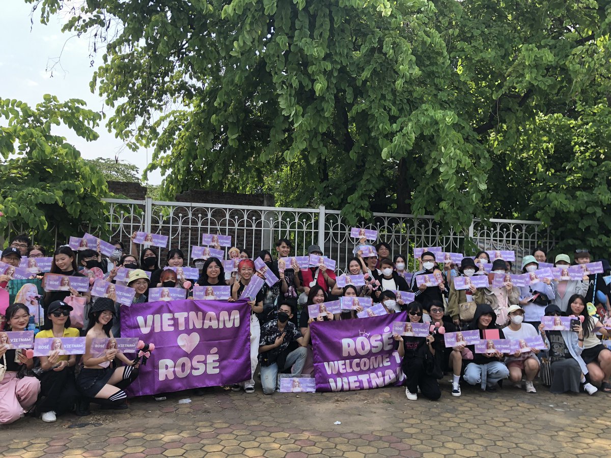 HALLOOOOOOOOOO 💗🇻🇳

#ROSÉ #BORNPINKINHANOI