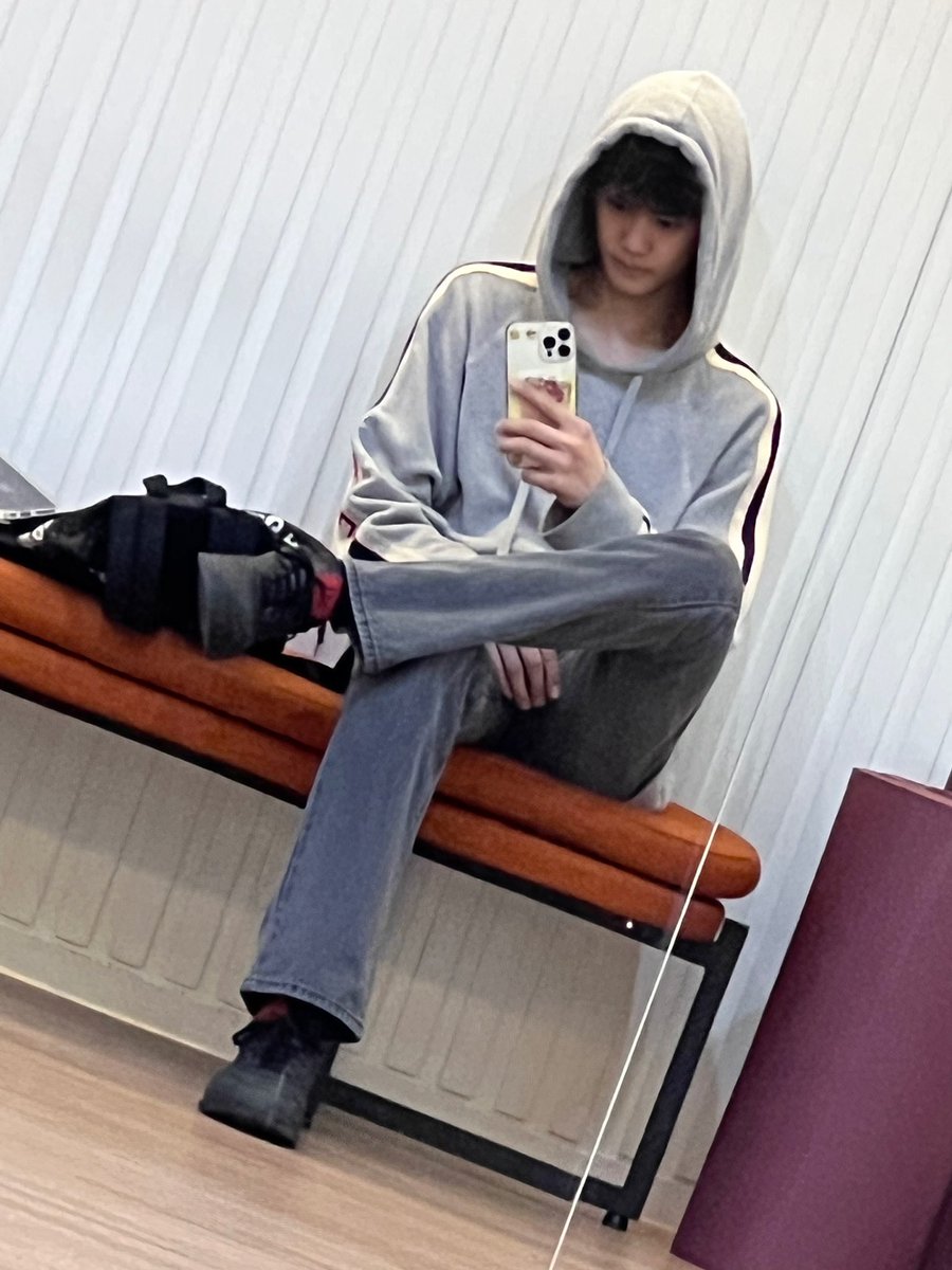 ZB1_official's tweet image. _💌

안녕하세요!김규빈입니다!!제로즈 너무 보고 싶어요..그래서 두 번째에 보고 싶은 맘을 담아 셀카 한번 찍어봤고요 리키 후드를 말 안 하고 입고 인증샷 한번 그리고 우리 빠빠씨 사진까지 아!맞다 그리고

#KIMGYUVIN #김규빈
#ZEROBASEONE #ZB1 #제로베이스원