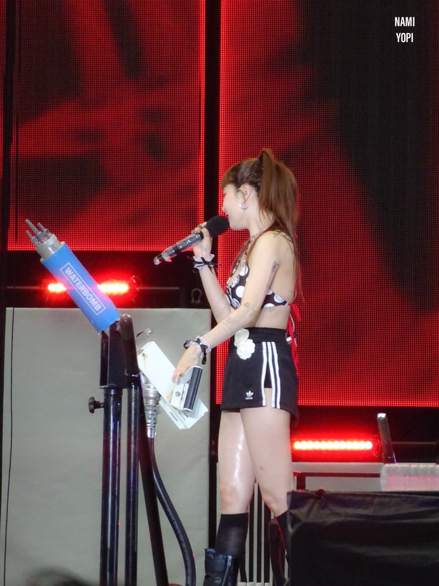 namiyopi's tweet photo. 230729 waterbomb tokyo🗼
오늘 무대도 수고했고 고마워🤍

#hyunA #현아 #ヒョナ https://t.co/T8xUHhxZJx