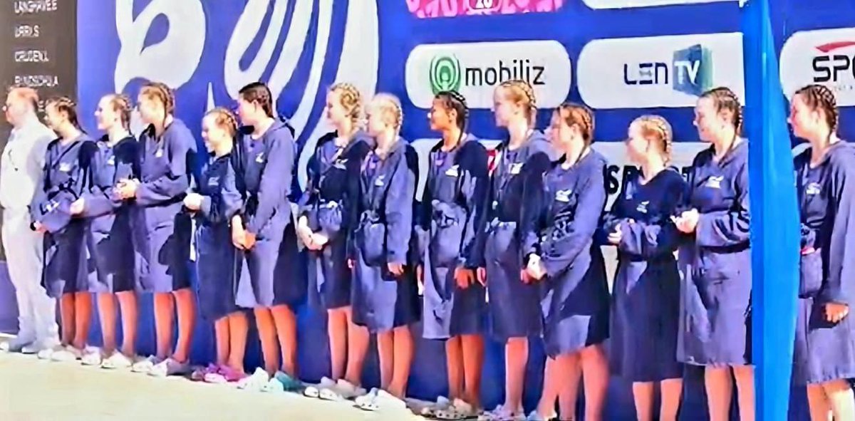 ENGWaterPolo's tweet image. Great Britain's U17 Junior Women got off to a winning start at the Euro Champs with a decisive 21-3 victory over Ireland this morning

GB are back in action again tonight as they take on the hosts Turkey at 7pm (UK time). 

Live stream: len.eu/womans-europea…