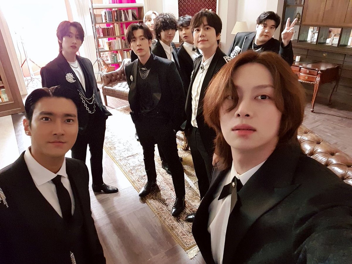 when the OT9 selca come from kim heechul 

😭😭😭😭😭😭🥺🥺🥺🥺☹️☹️☹️☹️☹️☹️🥰🥰🥰🥰🥰😍😍😍💙💙💙💙🤍🤍🤍🤍