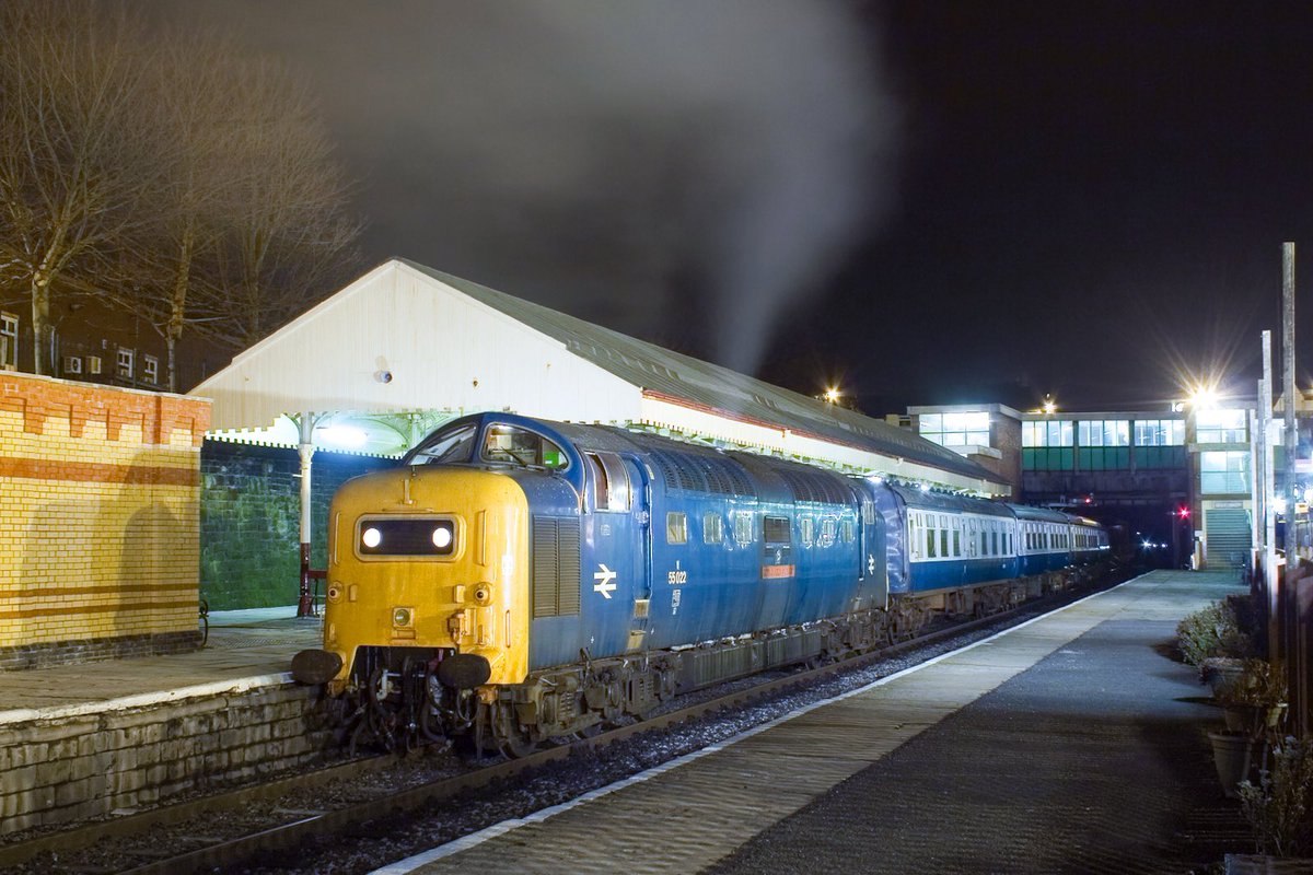 55022 'Royal Scot’s Grey’ makes a fine site at Bury with both Napier power units humming away in the still of the night during the EMRPS charter. 29th January 2011. 📸 🔥 💨💨💨

⭐️ Print Store ➡️🏞🚂 etsy.com/uk/listing/112…

#deltics #deltic #railwayphotography #bury #brblue