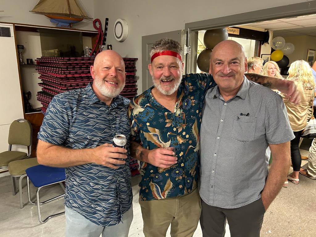 Great to be able to attend the send off for ‘Mad’ Bill last night, retiring after 37 years operational service in HIoW Fire and Rescue. And 11 years Royal Marines before that. A true legend and an excellent firefighter #ProudtoServe