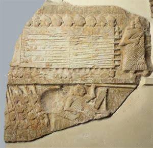 AraceliRego's tweet photo. Estela de los buitres, fechada en 2450 a. C, representa a Enatum, rey de Sirpula, al que vemos al frente de una falange de guerreros vestido con el típico kaunakes, Su estado de
conservación no es muy buena: este (el más destacado) se encuentra en el M. Louvre. #Periodo #Sumerio https://t.co/D96XSCvEoB
