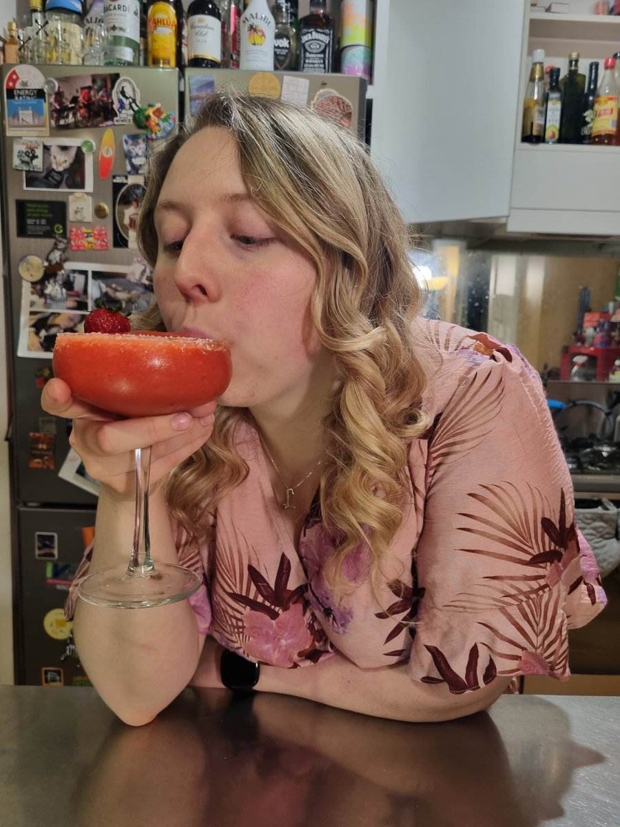 LilysLushLife's tweet photo. Posted my Frozen Strawberry Margarita recipe 🍹🧙‍♂️

First video in a long time 👉👈

Please show it some love 🎃🩷🦞link below ⬇ https://t.co/JICjZ44VNZ