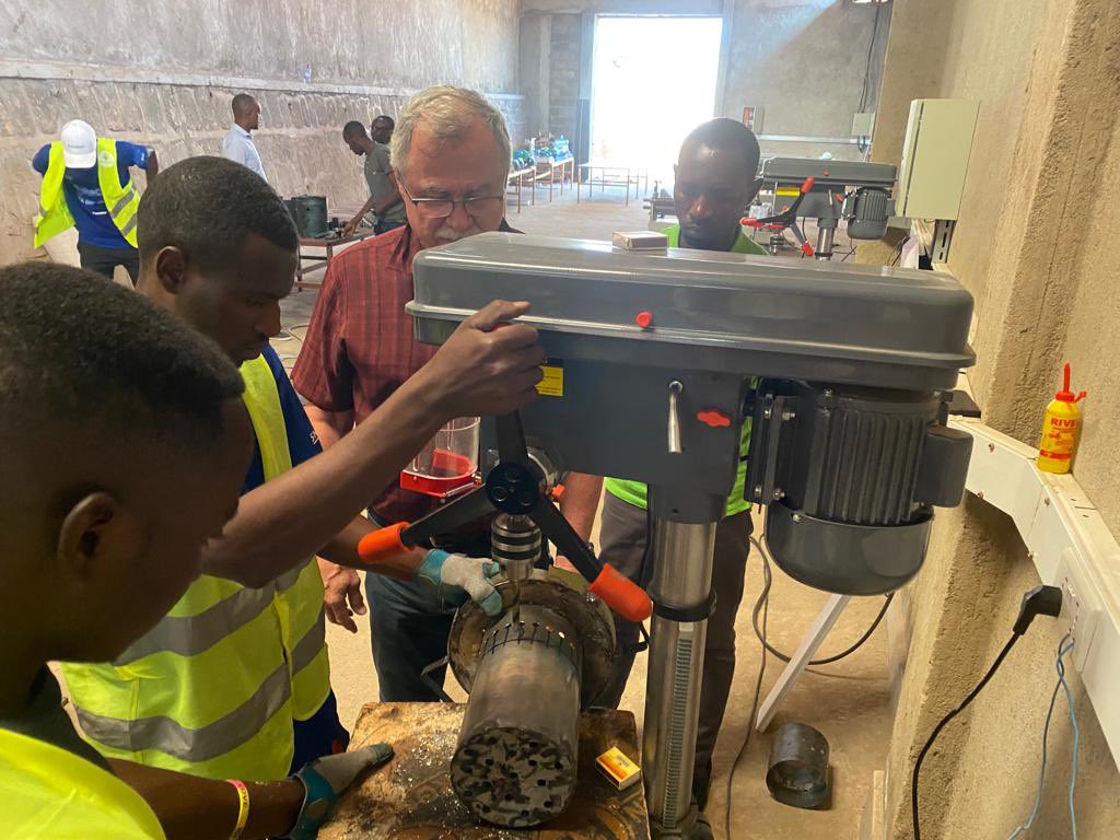 ltd_ecogreen's tweet photo. This week at our workshop, we had the privilege to host a Technical training to upgrade stoves tiers from zero tier to tier 3 and above(4,5,..). This was under the AEQIP Project supported by @WBG_Energy with @giz_gmbh @SNVRwanda @reg_rwanda #EDCL https://t.co/k3ZWtwwGKM