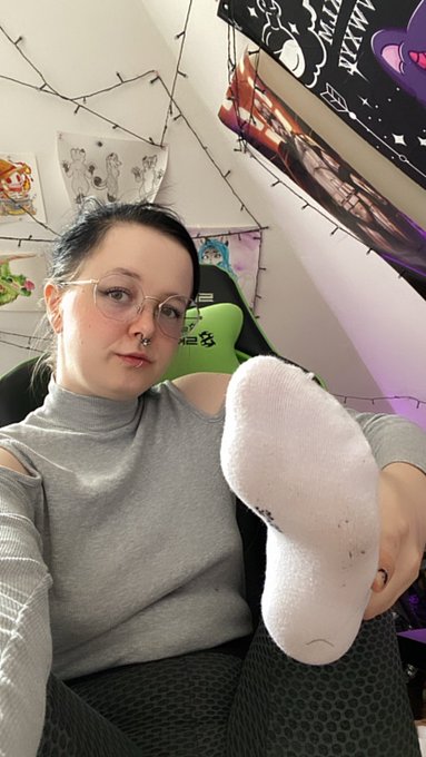heute mal brav angezogen .. naja ohne bh wie immer und der arsch leggins xD gleich in Baumarkt dachen