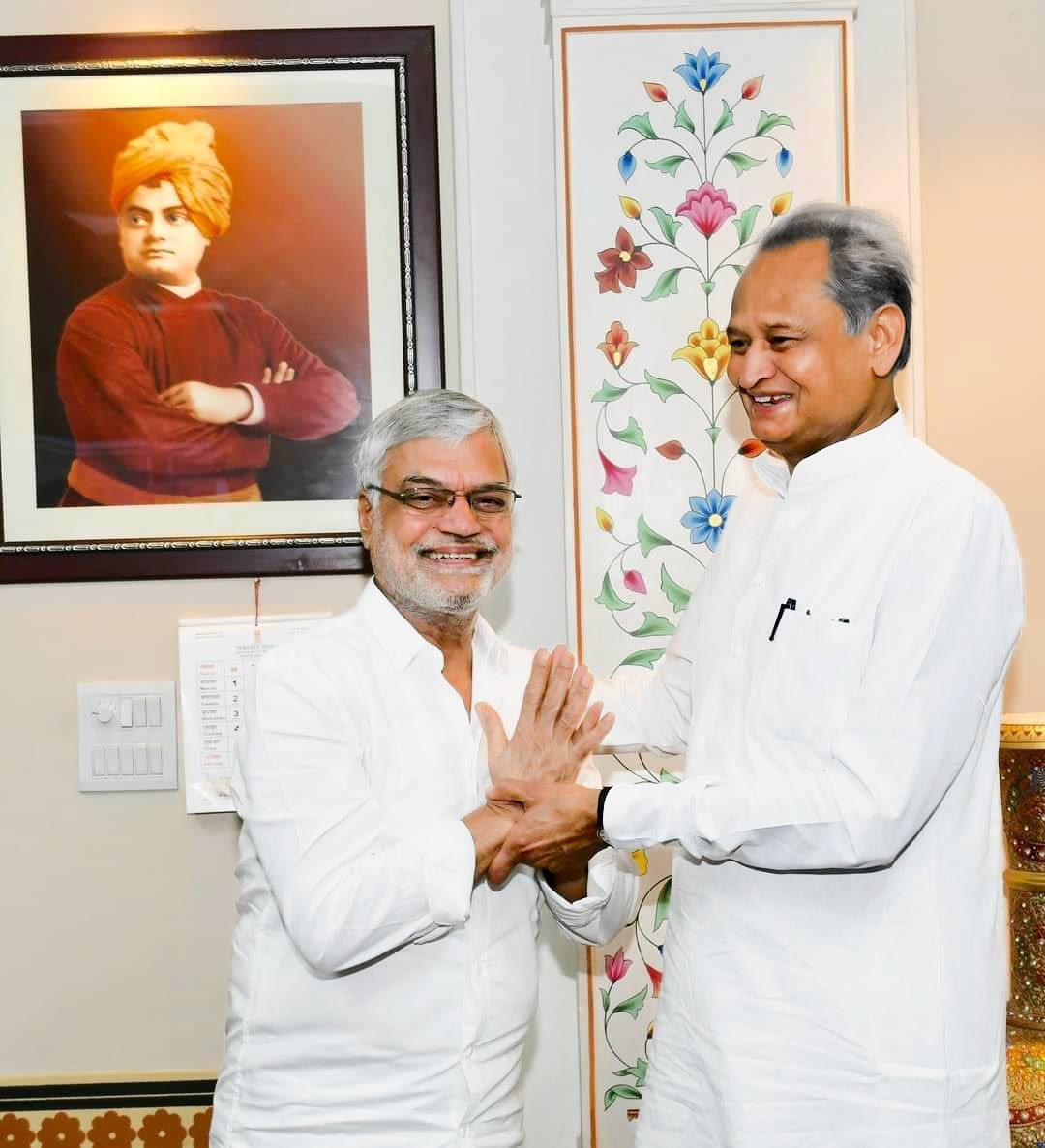 BLmuhi's tweet photo. @एक सुलझे हुए नेता,राजस्थान विधानसभा अध्यक्ष @drcpjoshi जी को जन्मदिन की बधाई हो,इस अवसर पर आपसे निवेदन हैं जो विद्यालय सहायक संविदा कर्मी हैं जो अनट्रेंड हैं इनको प्रशिक्षित करवाने में मदद करावे।
@ashokgehlot51 जी आप भी विद्यालय सहायक का मानदेय बढ़ाए 10400 में जीवन यापन कैसे हो? https://t.co/PAEeP8s7yg