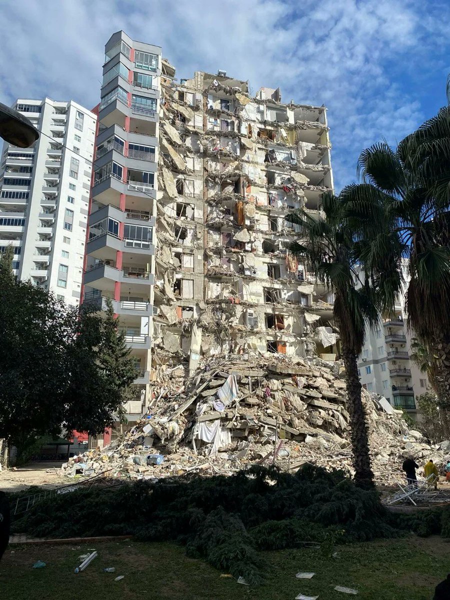 Adana’da depremde 12 kişinin can verdiği Mete Apartmanı soruşturmasında tutuklanan müteahhit Muzaffer Mete ve inşaat mühendisi Atilla Tuğran ilk duruşmalarında serbest bırakıldı.