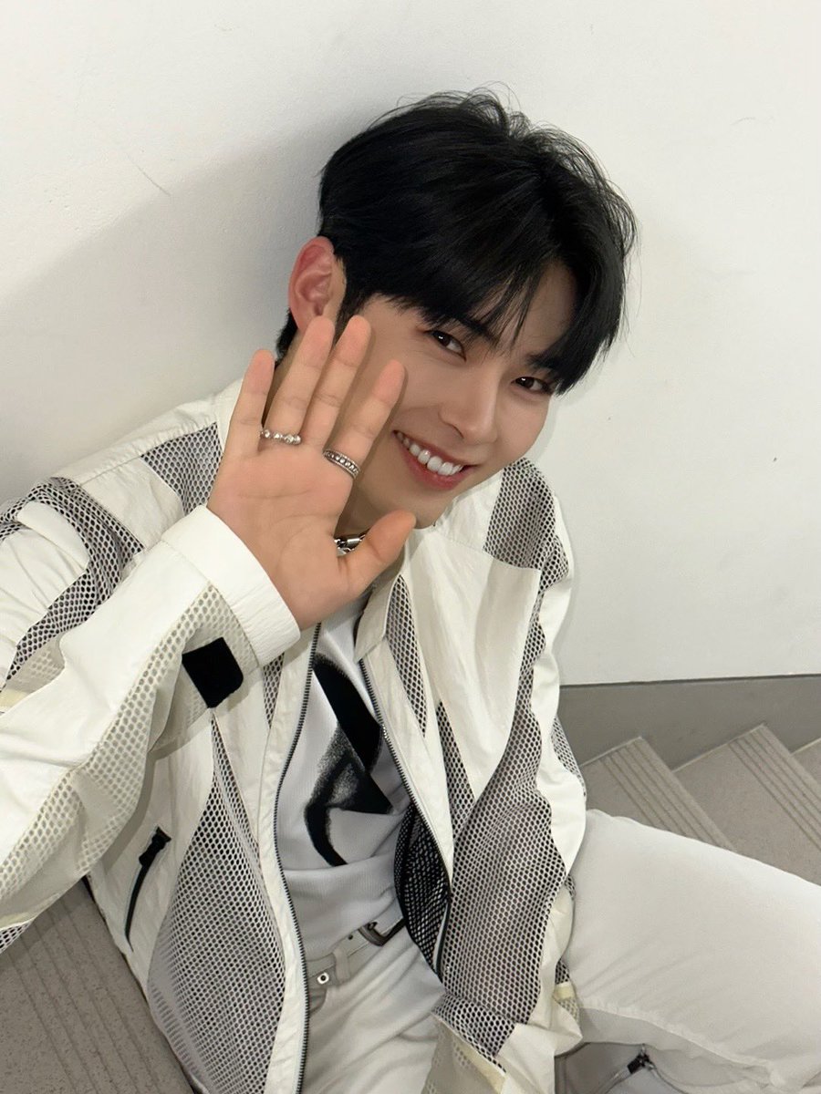 _💌

안녕! 성한빈이야 🫧
오늘 날씨 너무 좋은데 다들 뭐 하나아~
실내에만 있지 말구! 가끔 산책도 해요 ㅎㅎ
아니면 드라이브 가자!

집 앞이야 나와💌

#SUNGHANBIN #성한빈
#ZEROBASEONE #ZB1 #제로베이스원
