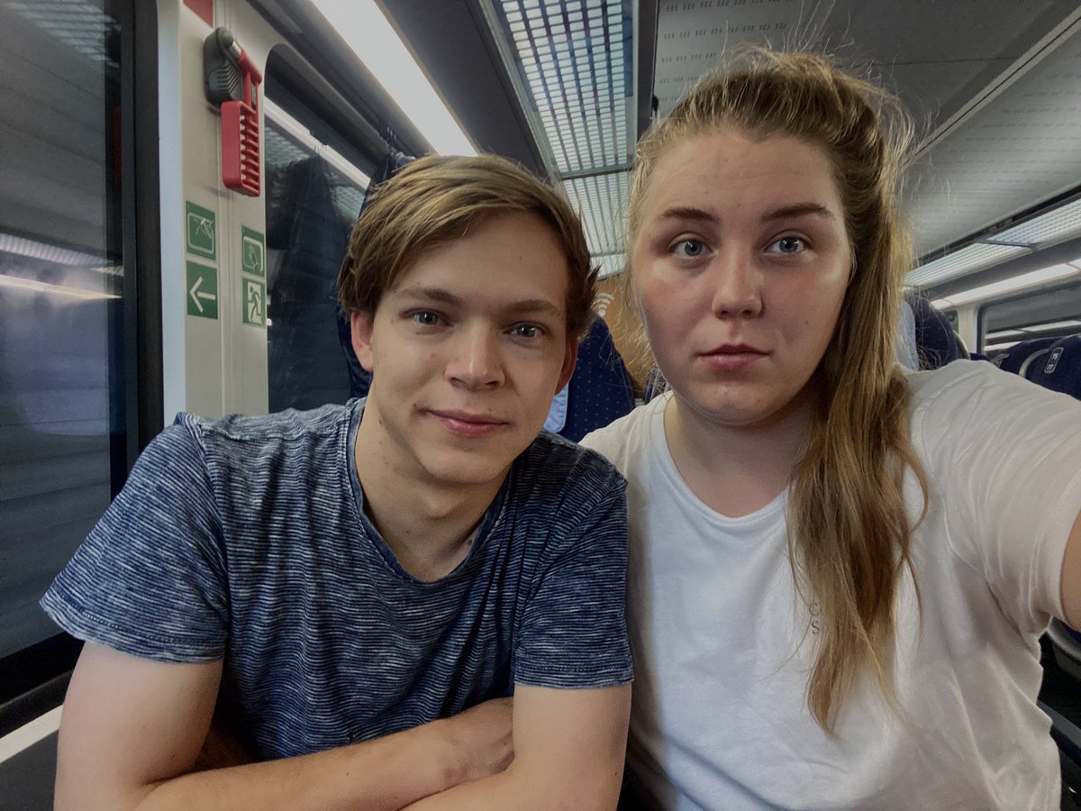 Dzienus's tweet image. Auf dem Weg nach Magdeburg zu den Protesten gegen den Bundesparteitag der AfD! #md2907

Wenn sich Nazis formieren - egal ob auf der Straße oder in einer Partei - müssen wir laut &amp;amp; gegen sie aktiv werden! #AfDBPT23