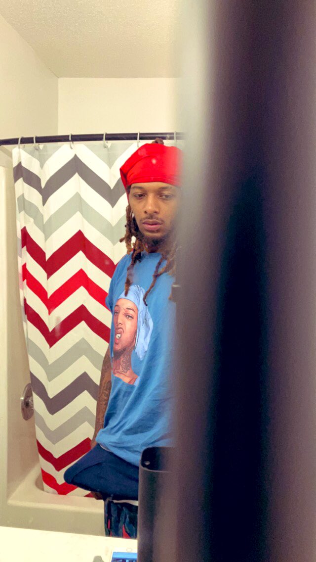 ErikoDaGod's tweet photo. Turn that ass around lil thottyoutamama take your pants 👖 off and cum 💦get on me https://t.co/iYxHvNf2PH