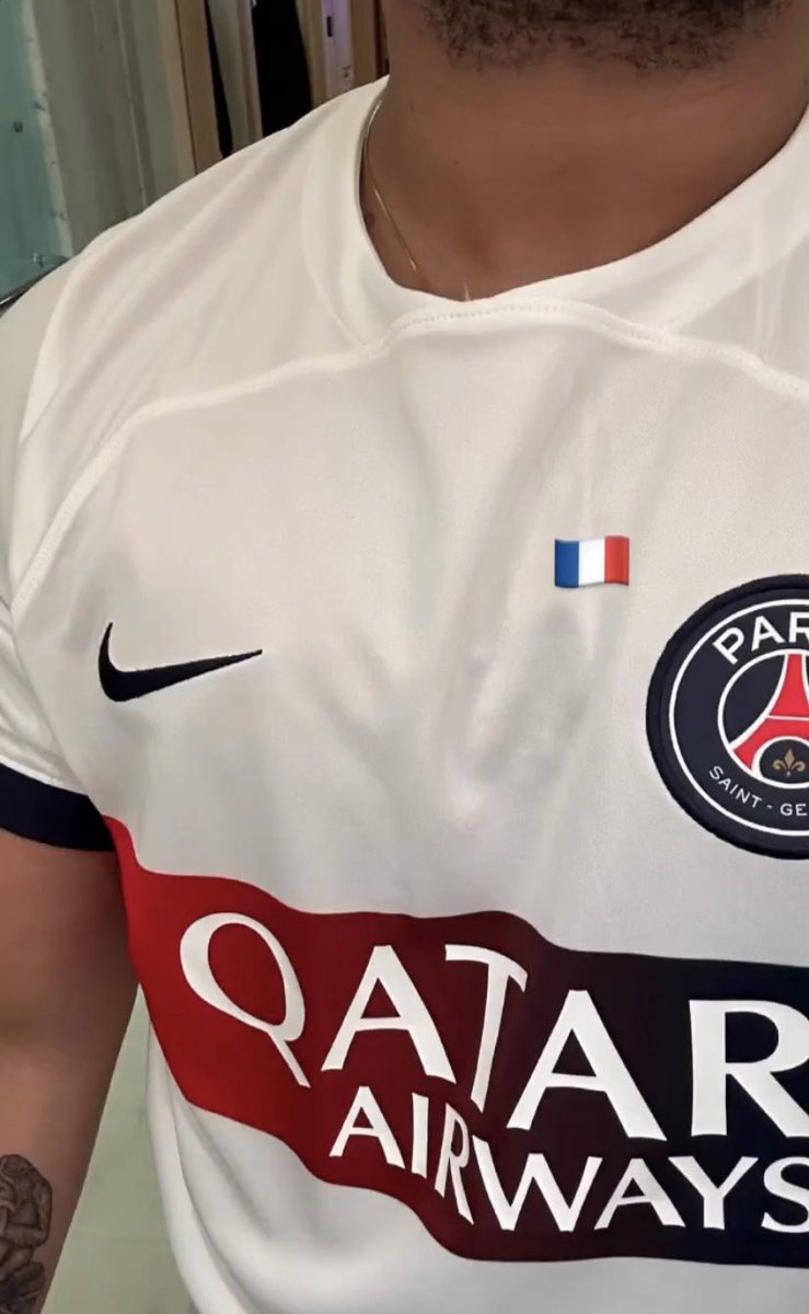 SiteTheWeekndBR's tweet photo. The Weeknd via IG stories. 🇫🇷

PSG X XO. https://t.co/44E7AI6jsH